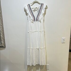 SADIE & SAGE Deep V Neck Embroidered White Maxi Dress Size Small